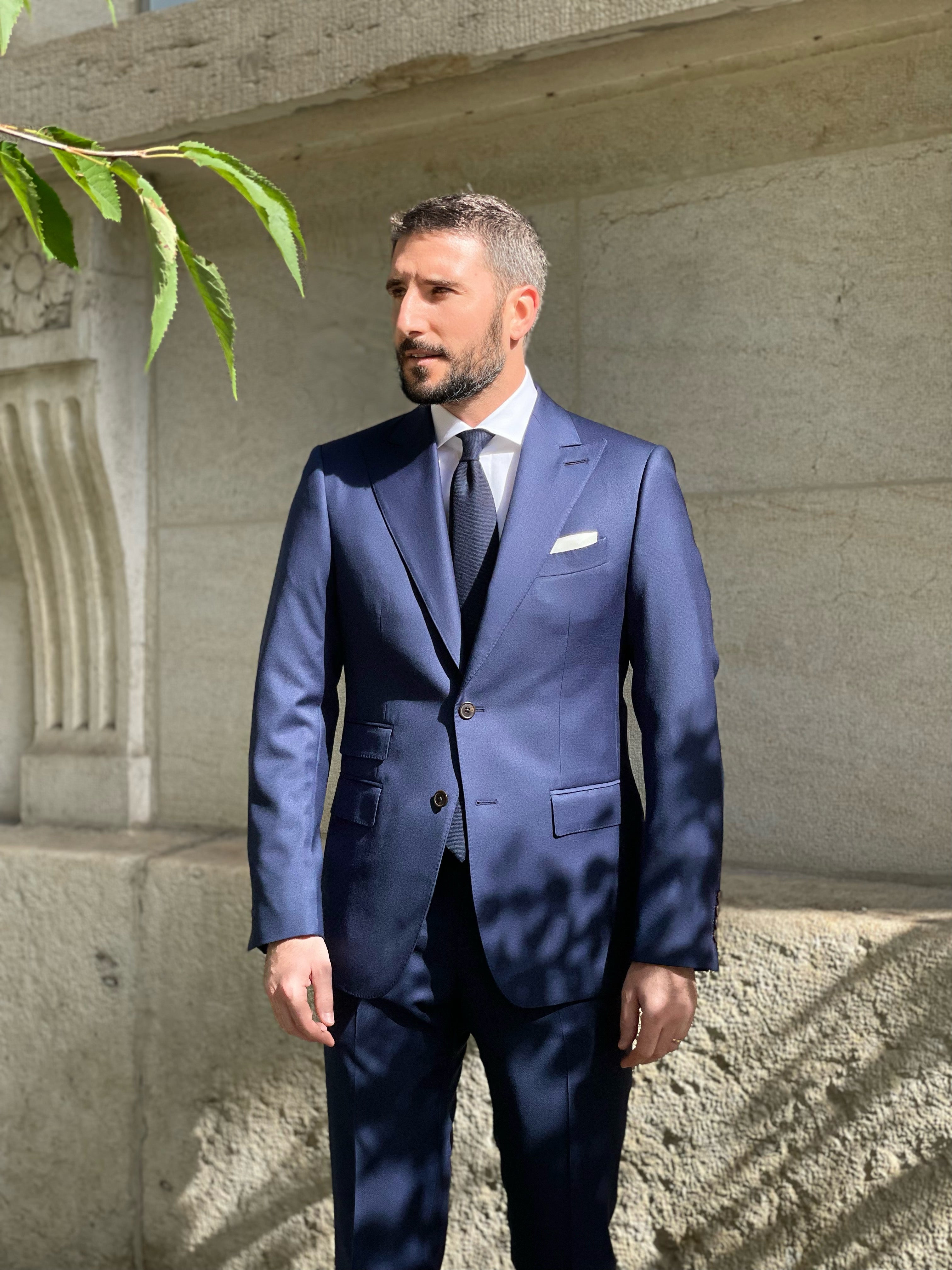 Elegant Suit Peak Lapel - Azure Blue