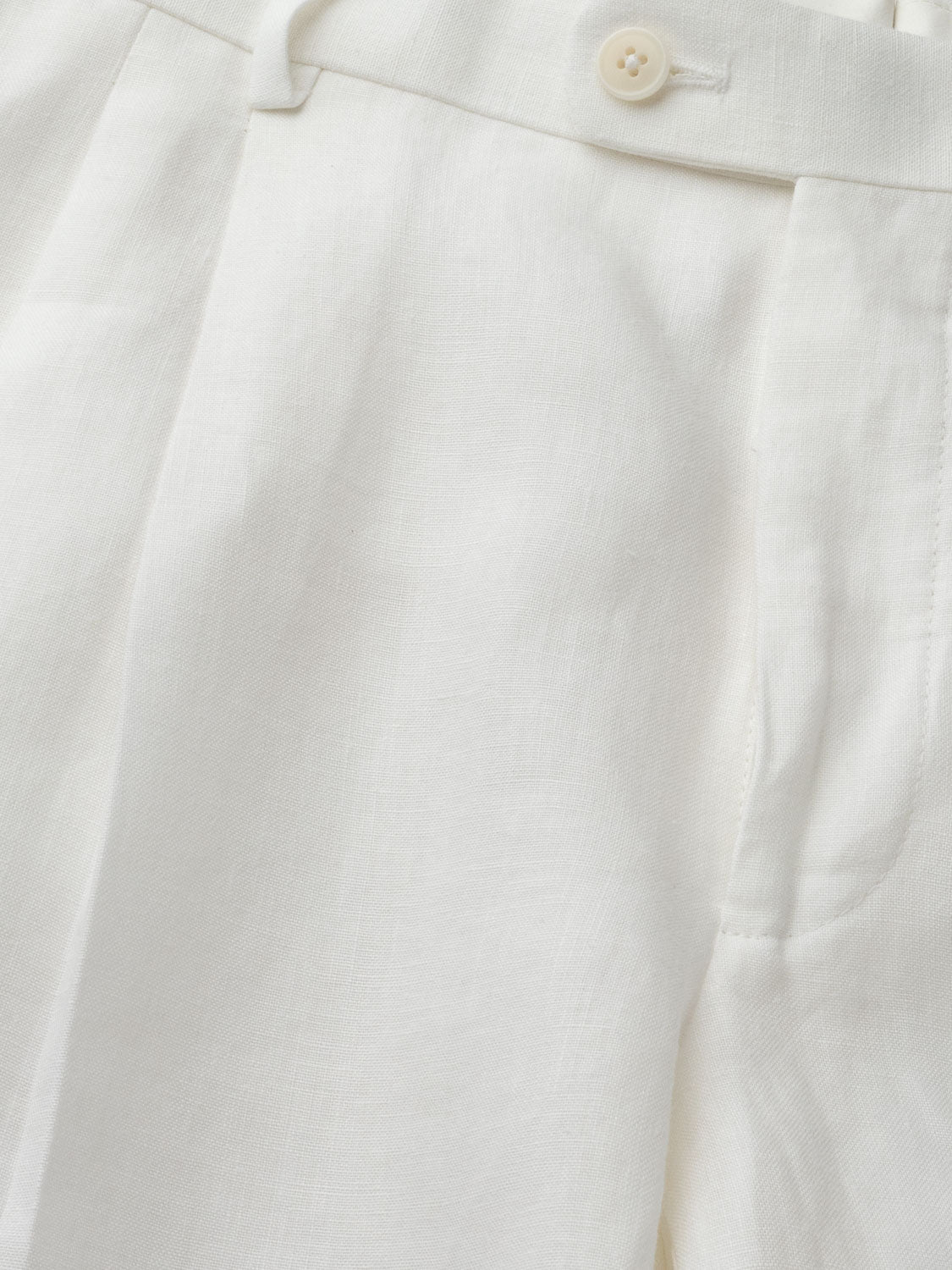 Two-pleats Linen Short - White